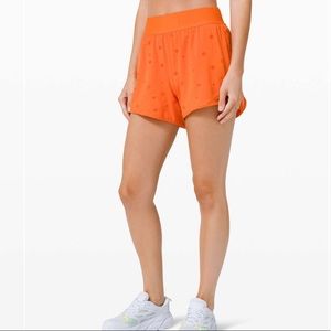 Lululemon Hotty Hot Short 4” Logo